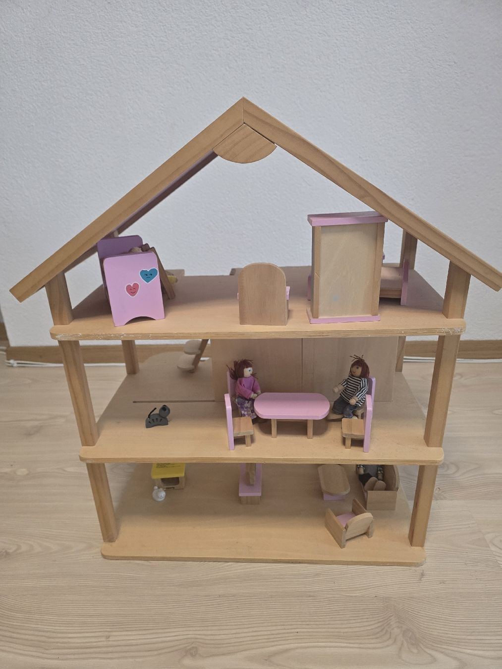 Case e mobili per bambole: Puppenhaus mit Ppppchen und Einrichtung – Usato da Mellingen venduto da Rognot 4