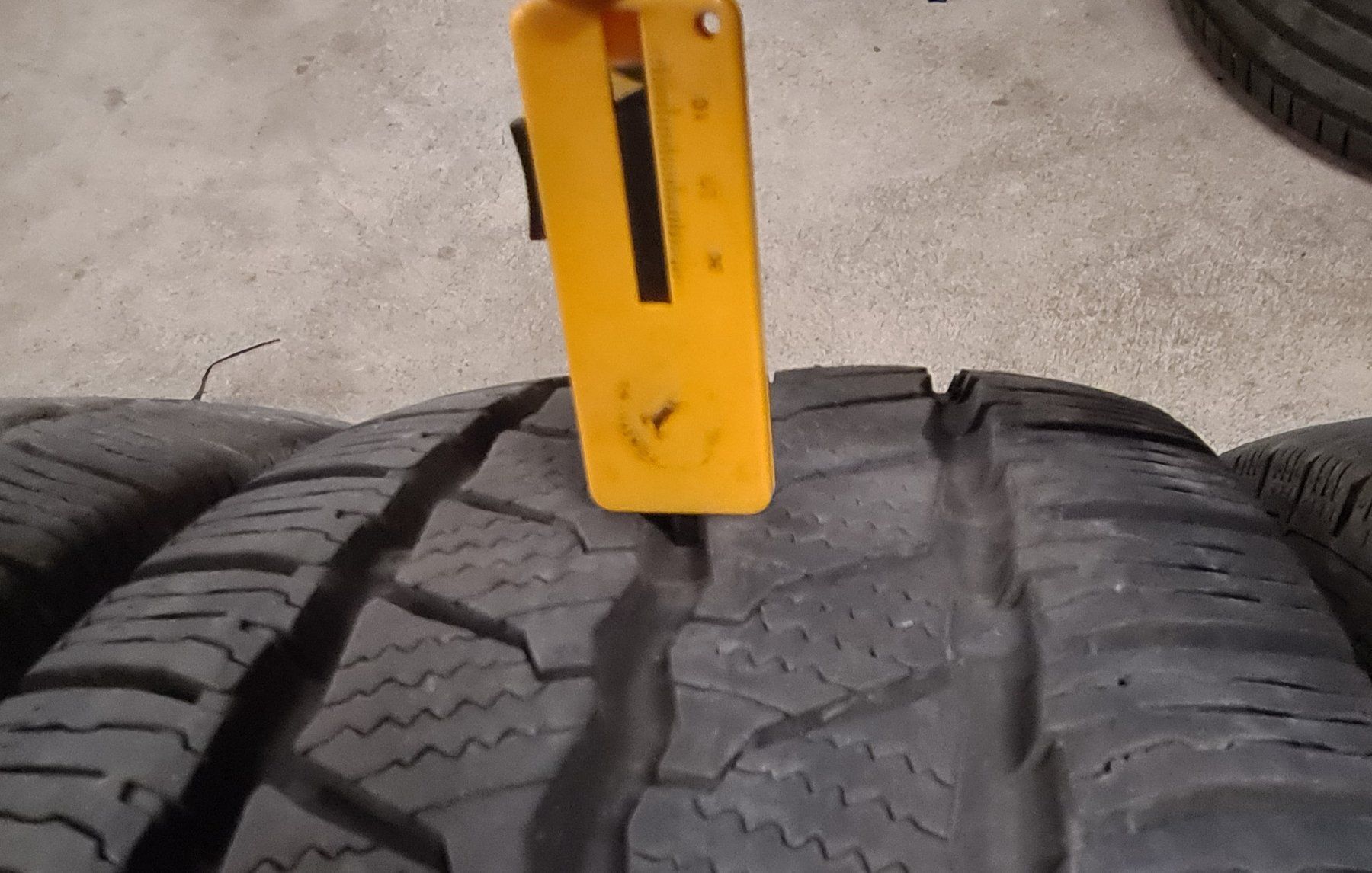 Pneumatici & Ruote complete: Vier Winterreifen 235/65R16C – Usato da Uetendorf venduto da ATA-Deals 2