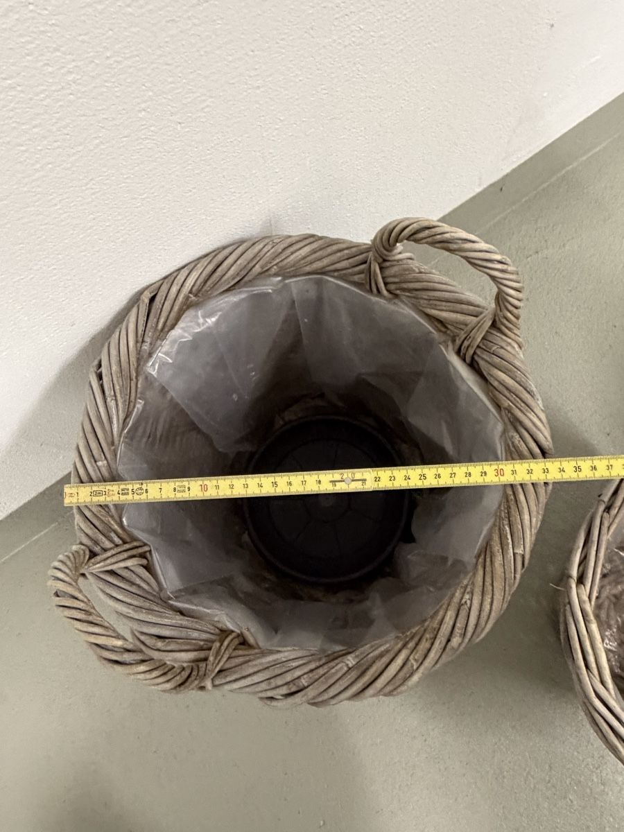 Blumentöpfe: Pflanzenkorb Rattan Set  – Gebraucht aus Berikon von hei10 5