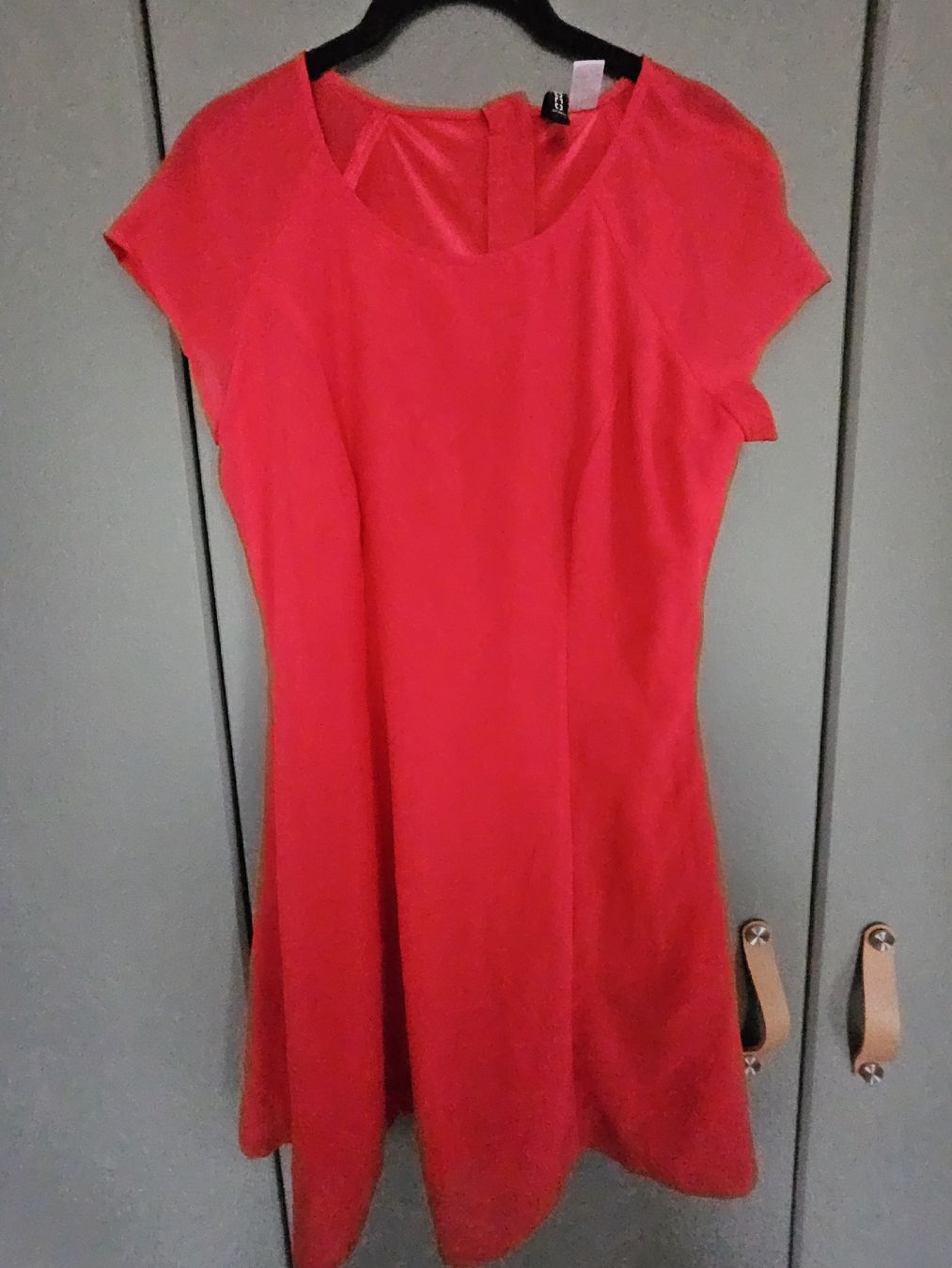 Kleider: Robe rouge – Neu und originalverpackt aus La Tour-de-Peilz von mar_2r26