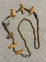 Halskette aus Holz mit Tiere / von Kenia
