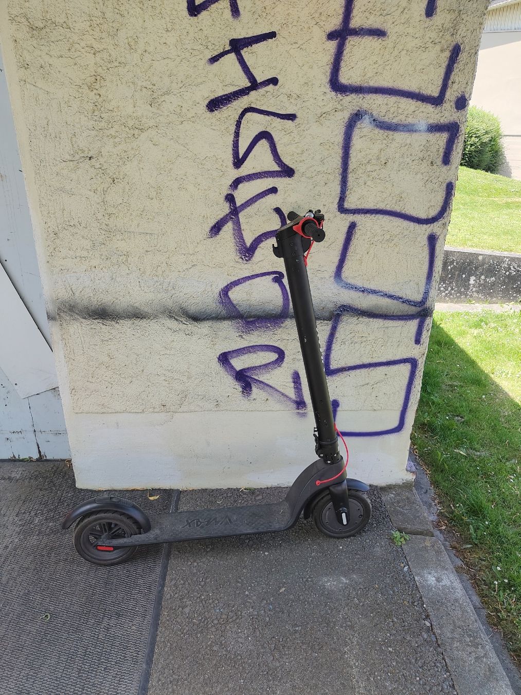 VMAX Kickboard: E-Scooter Vmax – Gebraucht aus Bern von shana.h