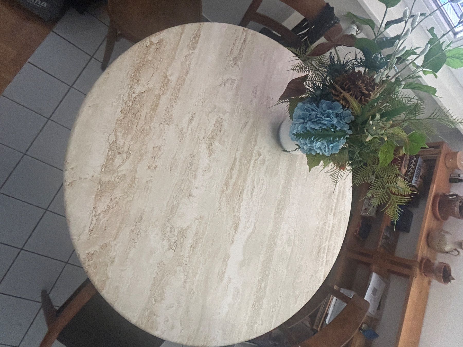 Tische: Table à manger ronde en travertine – Gebraucht aus Vevey von jam_w765 2