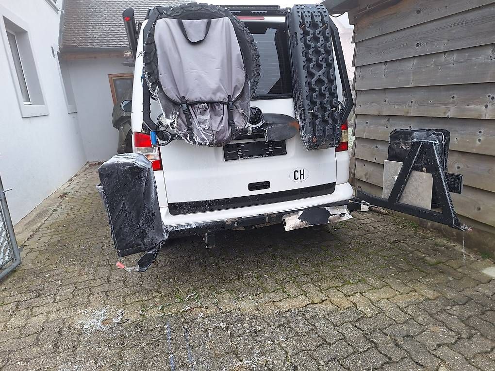 Volkswagen Accessori per altri veicoli: Porte jerrican / support multifonction VW T6/T5 – Usato da Corcelles-le-Jorat venduto da the_5dhm 3