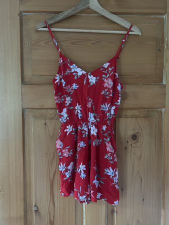 Jumpsuit rot geblümt Grösse 34 von H&M 