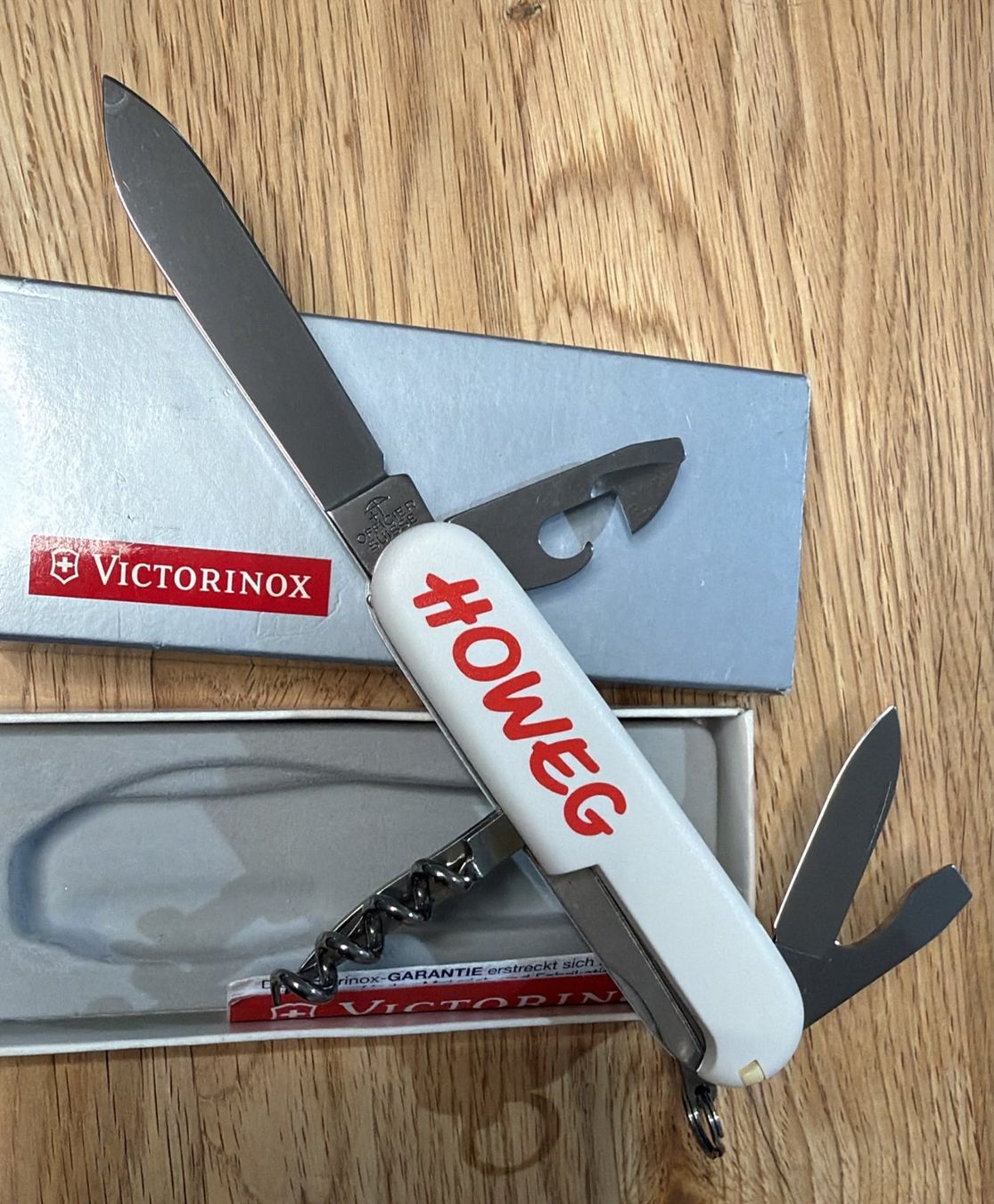 Victorinox Taschenmesser: VICTORINOX TASCHENMESSER HOWEG – Neu und originalverpackt aus Zürich von Frei-Occasionen 3