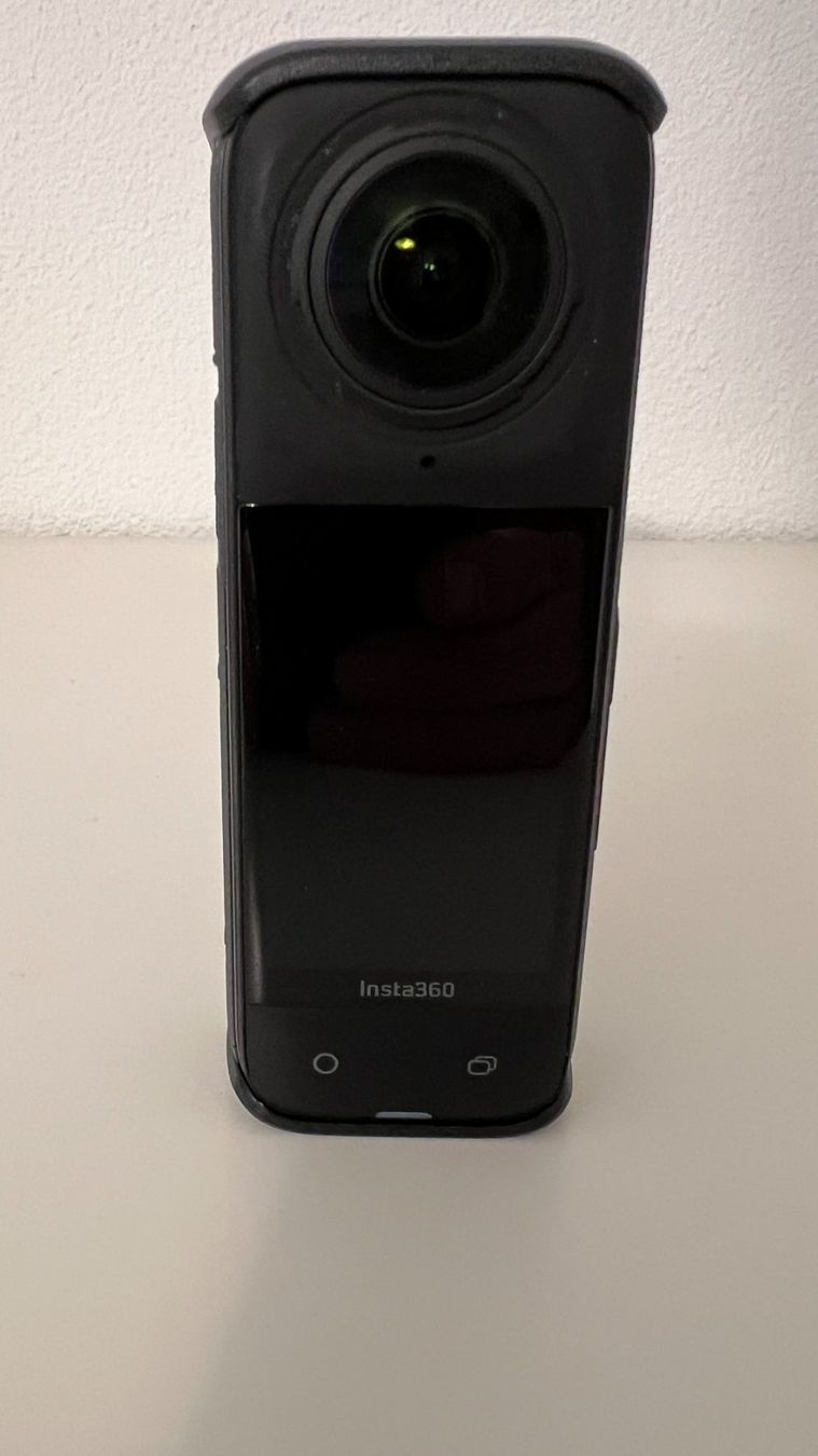 Insta360 Action Cam: Insta 360 X4 8K 360° Action Cam – Gebraucht aus Forch von  2