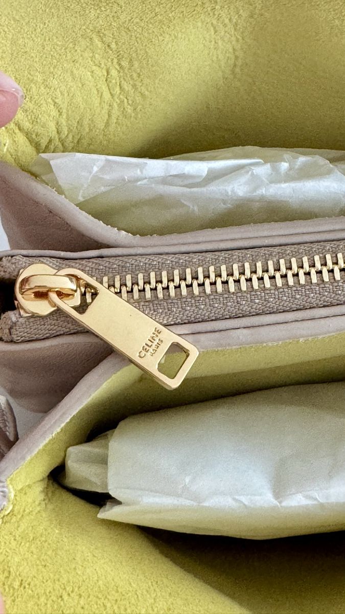 Celine Sacs femmes: CELINE Trio Flap Bag in Smooth Lambskin – Neuf (Voir description) à Dübendorf par Pink.Blue 9