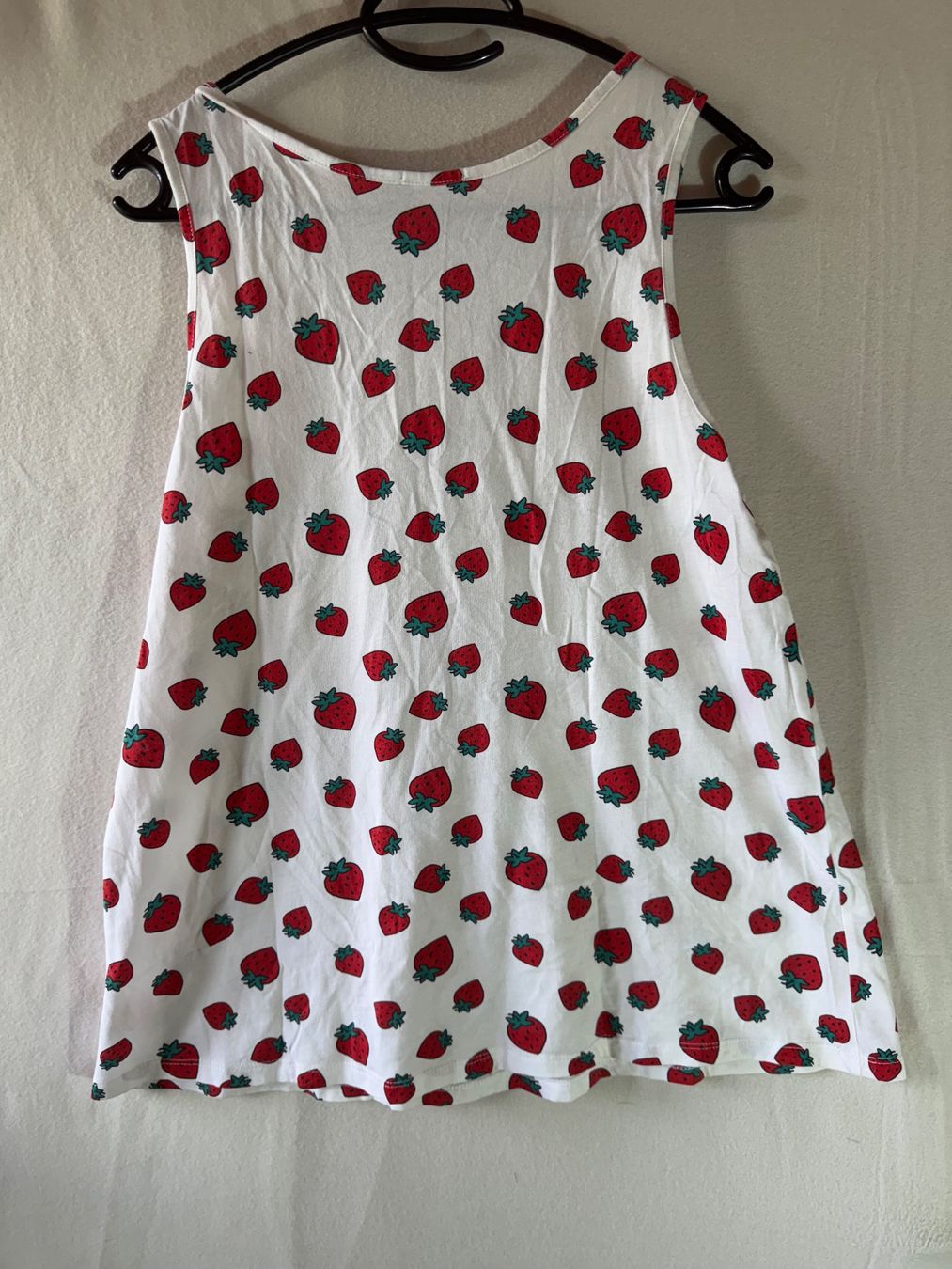 Top: Hübsches Top mit Erdbeermuster Gr. M – Usato da Grosswangen venduto da SALE_SALE_SALE 6
