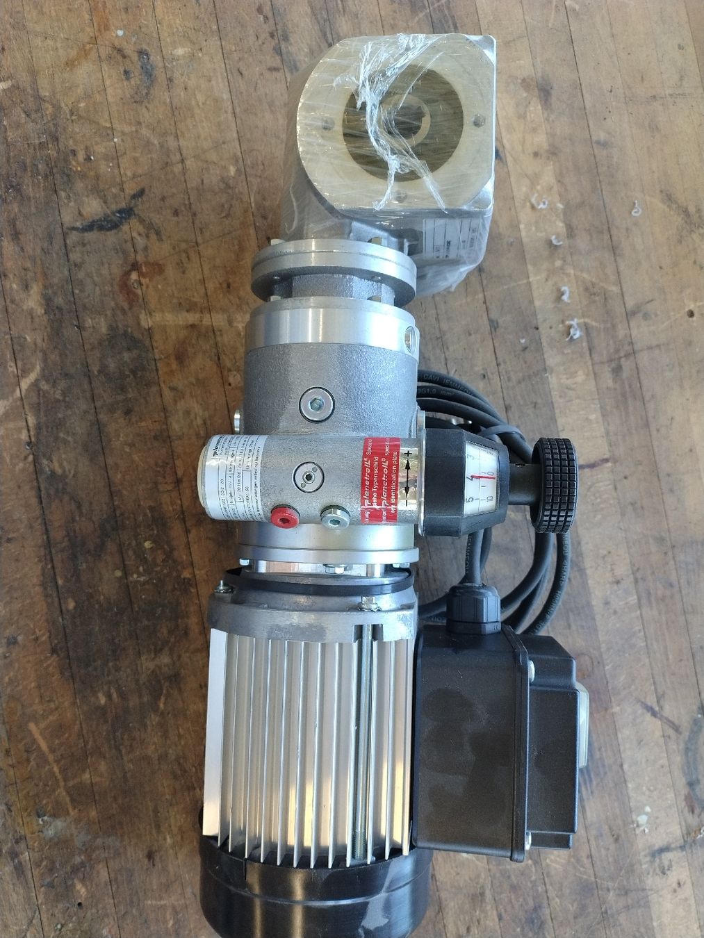 Motori: 230V Getriebemotor – Nuovo e nell'imballaggio originale da Brüttisellen venduto da Grorbas 1