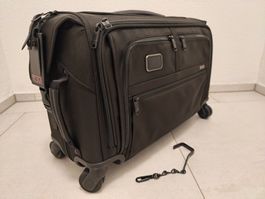 Tumi Alpha 3 Carry-On 4 Wheeled Garment Bag – für Kleider