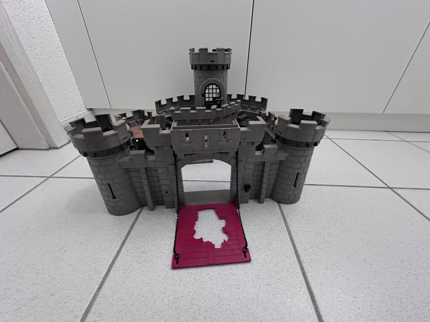 Playmobil Giocattoli: Ritterburg Playmobil – Difettoso da Wikon venduto da Nouli01