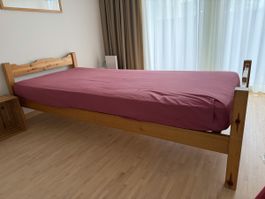 Bett 90x200 in sehr gutem Zustand