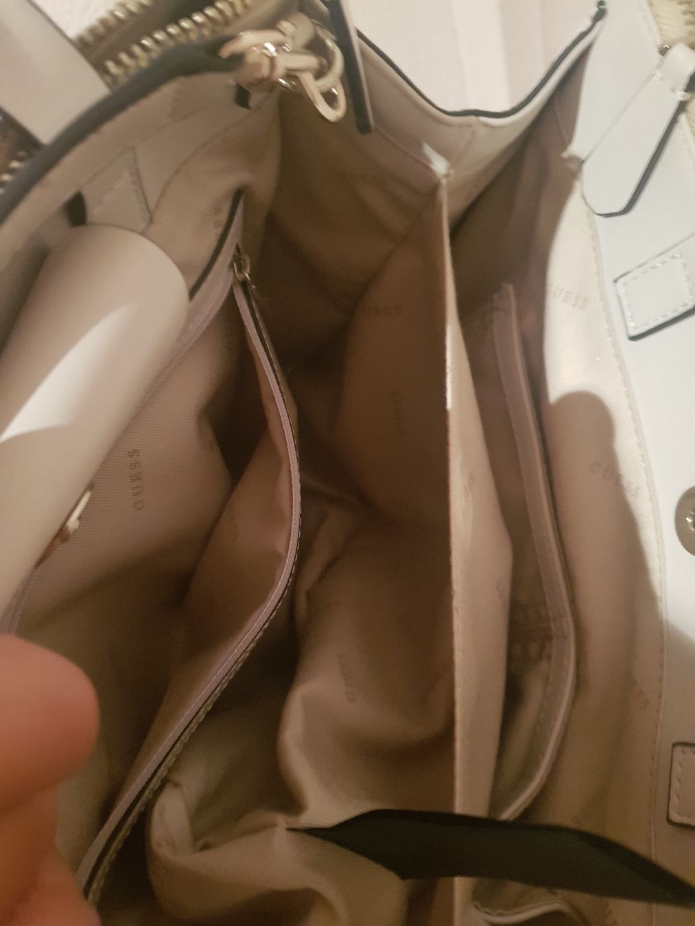 Guess Taschen für Damen: Damen Guess Tasche – Gebraucht aus Zihlschlacht von Sun25 3