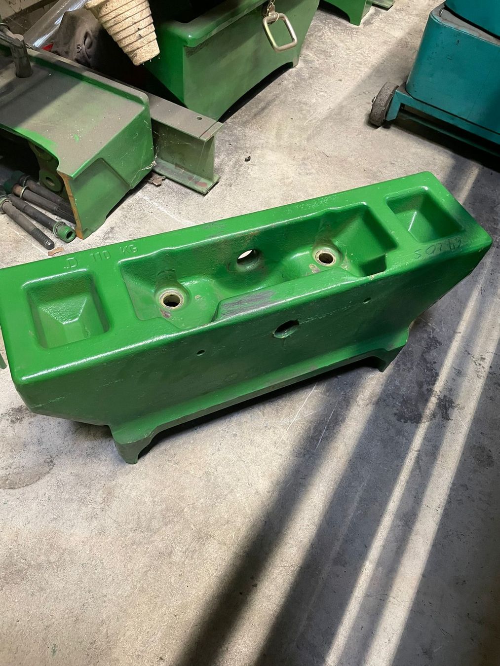 Pièces de machines de travail du sol: Frontgewicht 110Kg John Deere – D'occasion à Oppligen par huber-landtechnik
