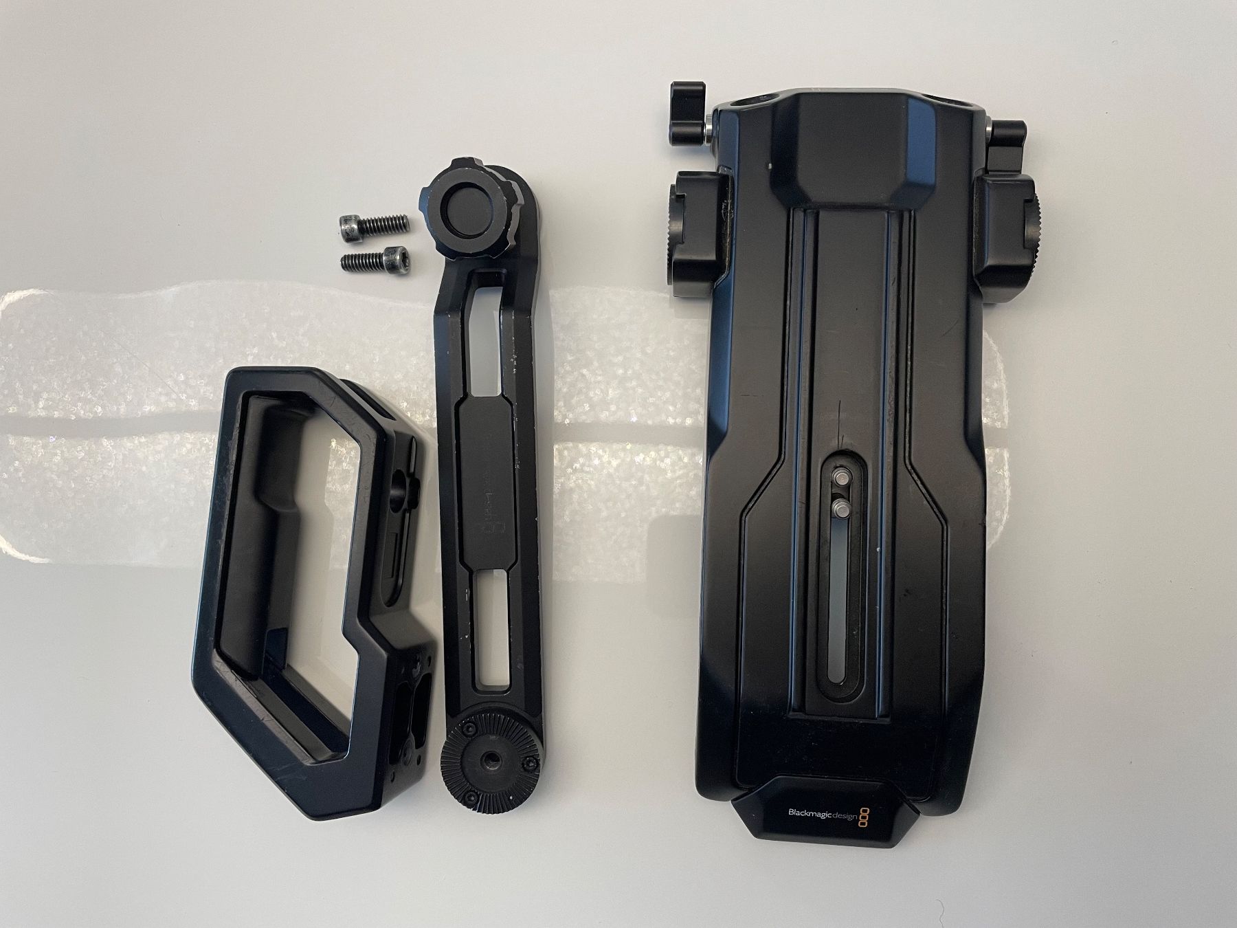 Blackmagic Videocamere: Blackmagic URSA Mini Shoulder Kit – Usato da Bottens venduto da 2Lens