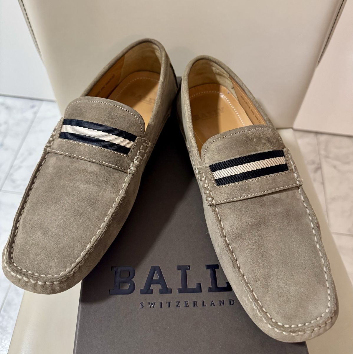 Bally Chaussures hommes: Herren Slipper Bally Wabler Wildleder grau Grösse 43.5 – D'occasion à Erlenbach ZH par msa_x26y 6