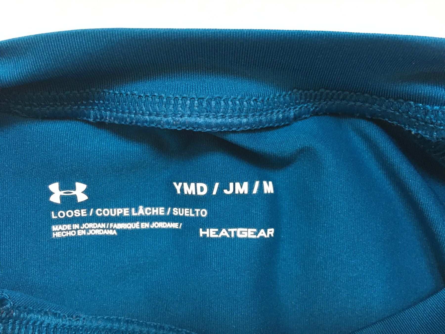 Top: Under Armour neuwertig Unisex – Usato da Thalwil venduto da Maricortin 4