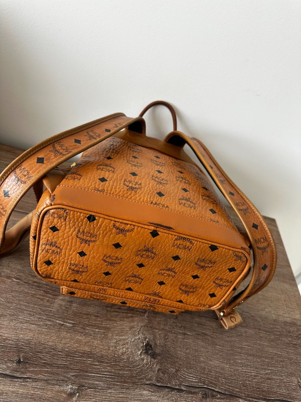 Mcm Sacs à dos: Original MCM Stark Medium Rucksack Cognac Visetos mit Nieten – D'occasion à Mühlethal par sarah-davide 7
