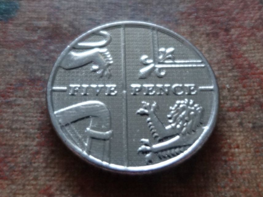 Alle Münzen: ROYAUME-UNI  5 Pence  2015 – Gebraucht aus Romanel-sur-Lausanne von Swift13