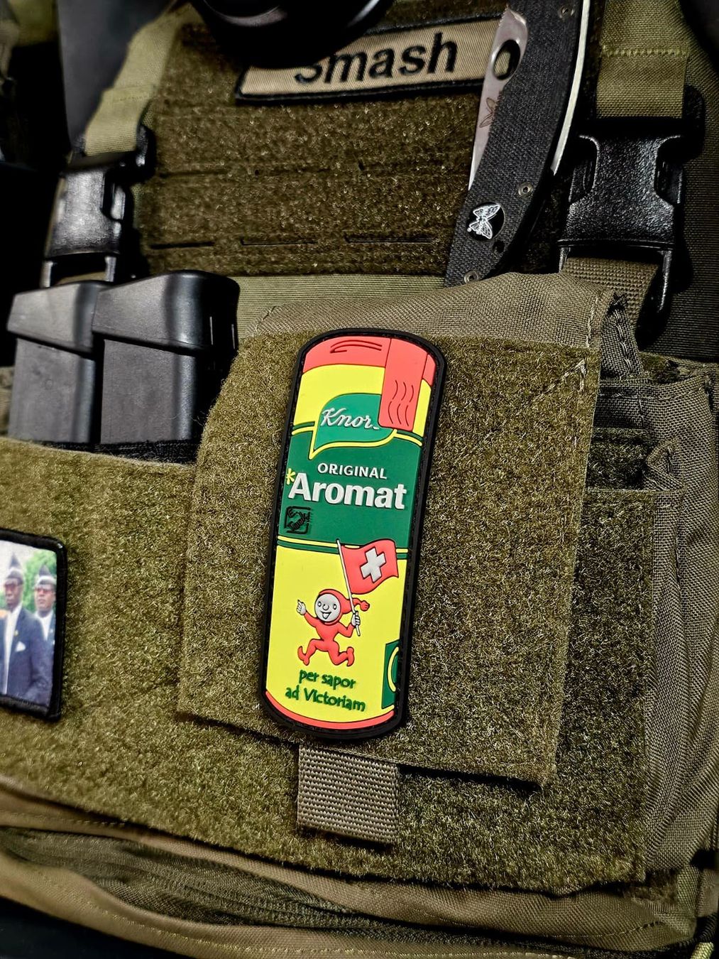 Placchette & Badge: Aromat Rubber-PVC-Patch 3D Aufnäher mit Velcro – Nuovo e nell'imballaggio originale da Frutigen venduto da Darksmash666 3