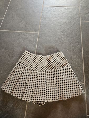 Zara Rock-Shorts kariert schwarz beige Grösse 134