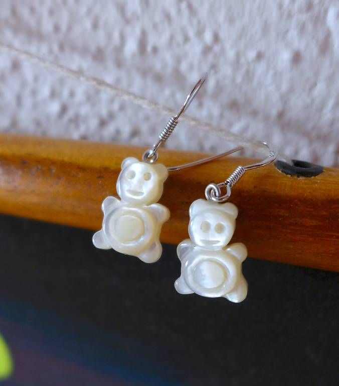 Ohrringe & -stecker: Perlmutt Teddybär-Ohrringe. 925er Sterlingsilber. – Neu und originalverpackt aus Ebnat-Kappel von Zearara 1