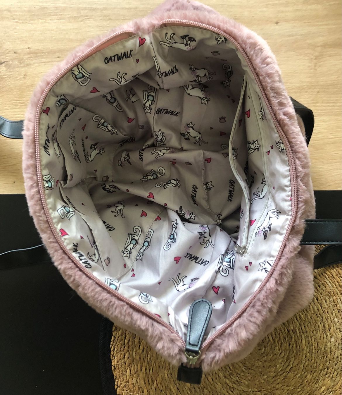 Taschen für Damen: Kuschelige Plüsch Handtasche in Altrosa. – Gebraucht aus Hochfelden von powerplay61 3