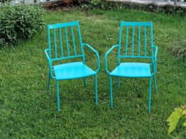 Zwei Gartenstühle in Türkis Blau