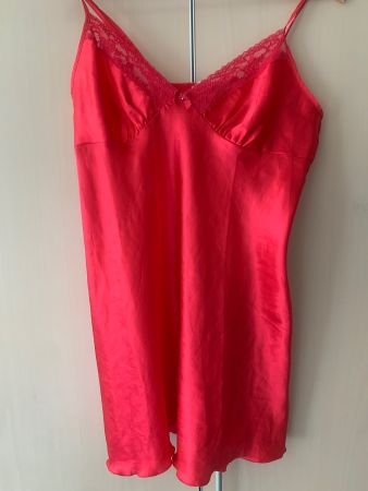 Negligé rosa mit Spitze Satin, Grösse 42