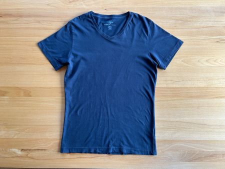 Dunkelblaues Herren T-Shirt mit V-Ausschnitt Grösse S