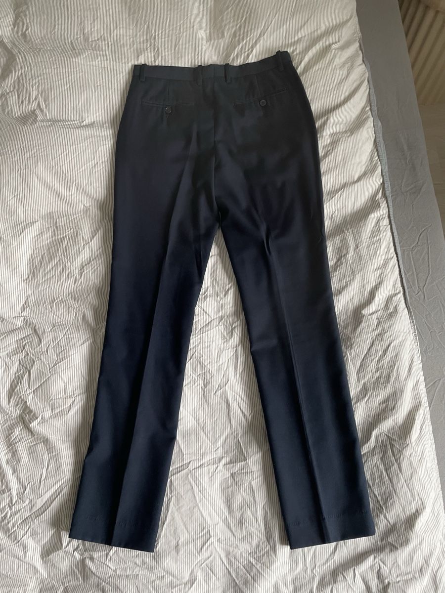 H&M Pantaloni: Pantalon bleu marine foncé – Usato da Neirivue venduto da Frck 1