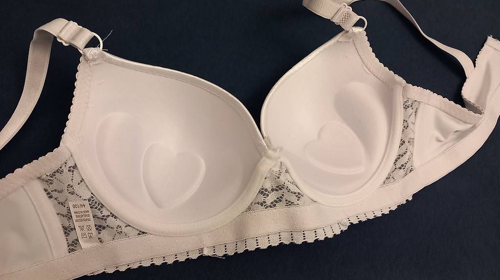 Altra biancheria intima: Hochzeits BH mit Herzen 100A NEU – Usato da Pratteln venduto da Saskia9 2