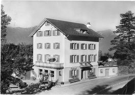 Seewen - Schwyz Hotel Hirschen mit Autos