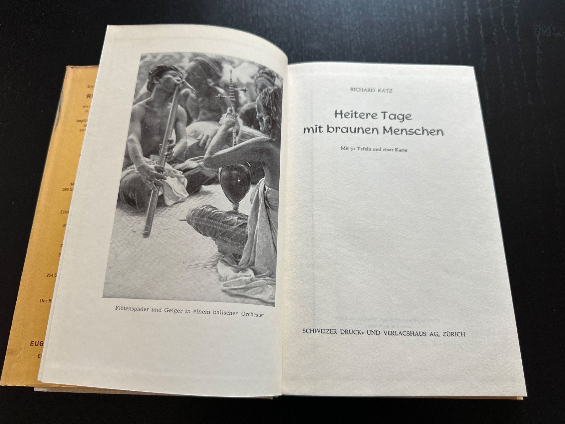 Bücher: Heitere Tage mit braunen Menschen – Gebraucht aus Erstfeld von Uhu1980 1