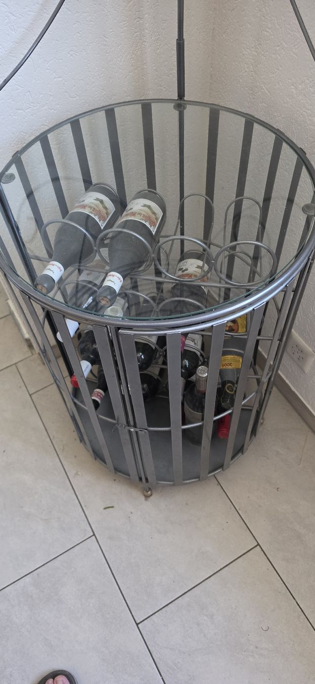 Equipement de magasin & Foires: Weinbar mit Flaschenlagerung – D'occasion à Bern par Smarts_vauva 1