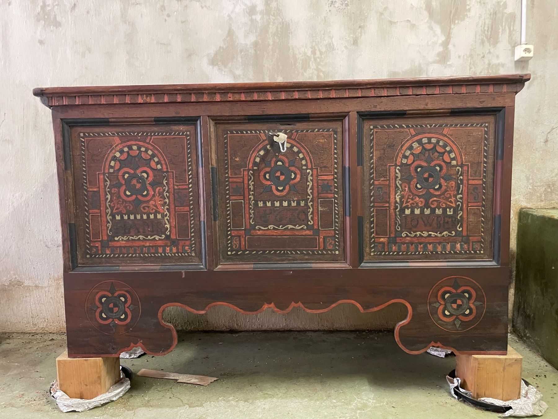 Cassapanche: Antike Truhe Paris 1730 – Usato da Biel/Bienne venduto da Rothar 9