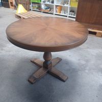 schöner Massiver Holztisch, rund und ausziehbar