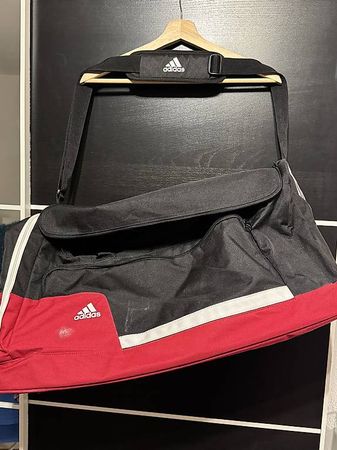 Verkaufe Grosse Adidas Sporttasche