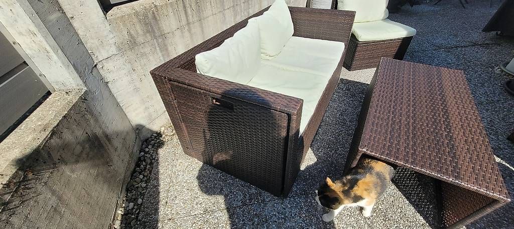 Set de table et chaises: Salon d'été 6 pièces – D'occasion à Les Hauts-Geneveys par Clonoak 2