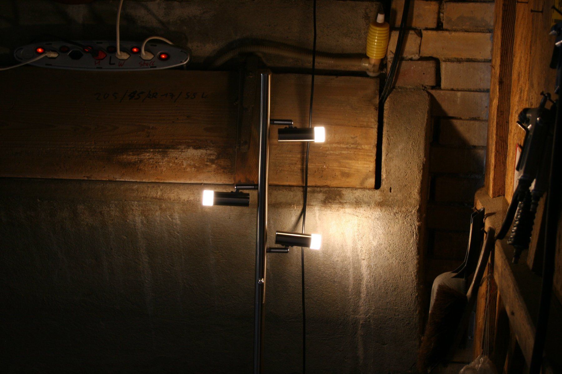 Lampade: STEHLAMPE FLOOR LAMP LED LAMPE MIT DIMMER – Usato da Wauwil venduto da Vintagesky 3