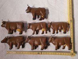 6 Kühe und 1 Stier handgeschnitzt