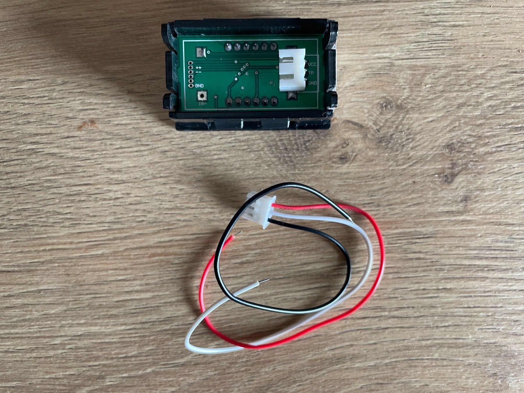 Tutti pezzi di ricambio auto: Voltmètre  0-100V LED Rouge – Nuovo e nell'imballaggio originale da Denges venduto da Ricautomotive 4