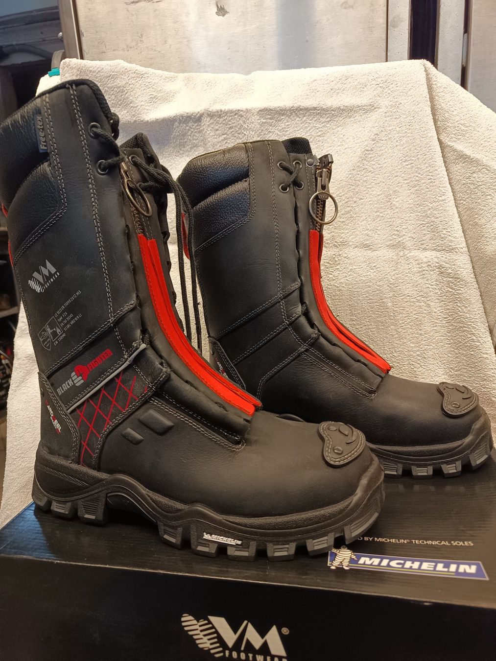 Scarpe da uomo: Sicherheitsstiefel / Feuerwehstiefel – Nuovo e nell'imballaggio originale da Oberegg venduto da A-Z.Handel.Loehrer 1