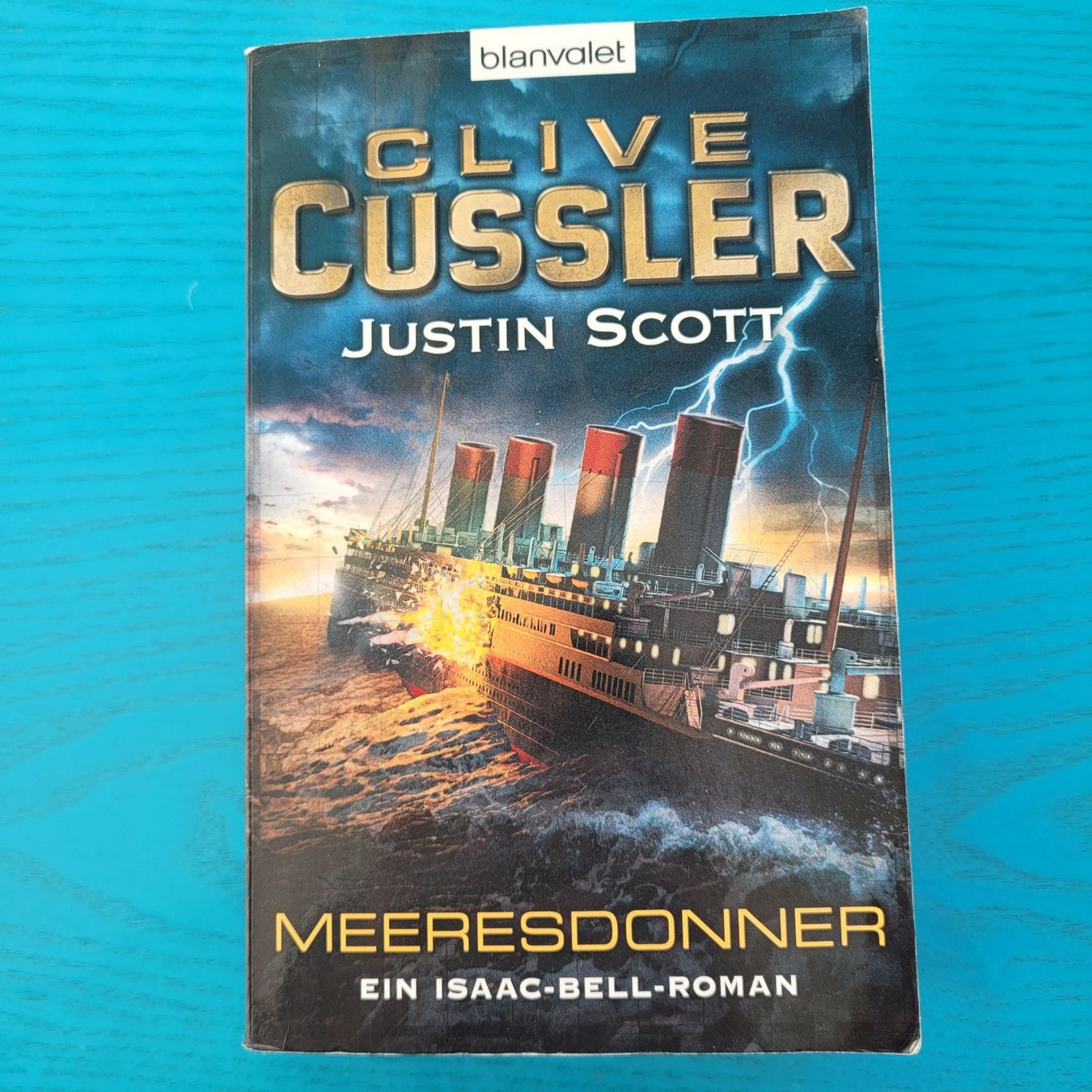 Libri: Clive Cussler- Meeresdonner – Usato da SCHÜBELBACH venduto da CoKaHa