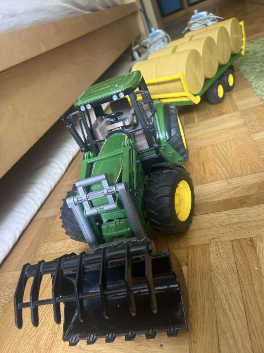 Spielzeuge: John Deere Traktor mit Ballenwagen und Ballen-Set – Gebraucht aus Zürich von Mss7676 1