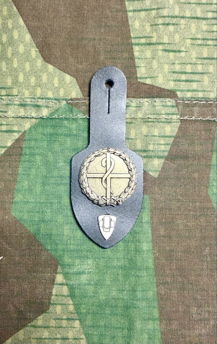 Schweizer Armee Uniformi: Schweizer Armee / Uniform / Militaria / Armee / Tenue A – Usato da Romanshorn venduto da Romolo_Blu