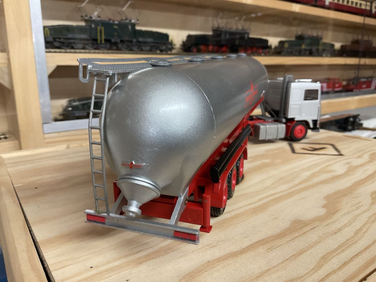 Modellbausätze & Standmodelle: Silo Spritzer – Neu (gemäss Beschreibung) aus Wald ZH von Sbbemilio 5