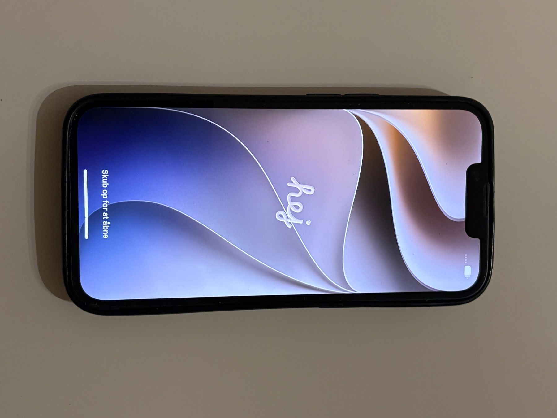 Apple Telefoni cellulari / Smartphones: Iphone 14 mit defekter Rückseite – Usato da Wattenwil venduto da Nathaliesunny88 2
