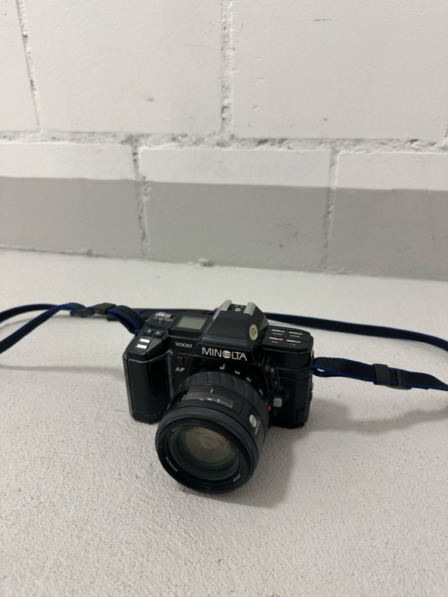 Minolta Appareil photo: Minolta 7000 Spiegelreflexkamera mit Objektiv ab1.-  – Défectueux à Liestal par forty-four_shop